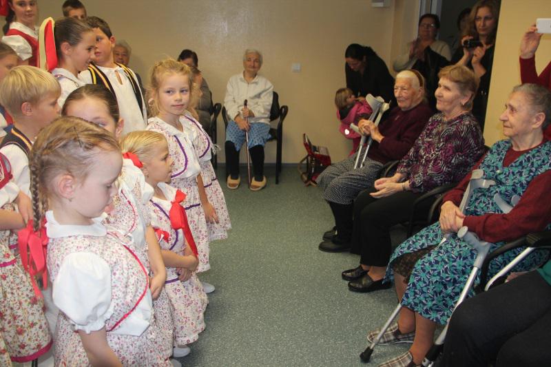 Fotogaléria OKTÓBER - MESIAC ÚCTY K STARŠÍM: Program Pavičky pre klientov Domu seniorov (10) OKTÓBER - MESIAC ÚCTY K STARŠÍM: Program Pavičky pre klientov Domu seniorov