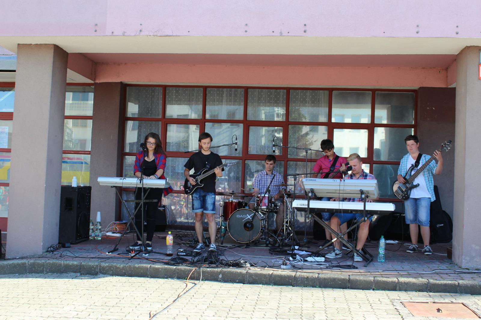 Fotogaléria SEČOVSKÉ kultúrne LETO: Hudobná skupina Magnet (7. 8. 2016) (28) SEČOVSKÉ kultúrne LETO: Hudobná skupina Magnet (7. 8. 2016)