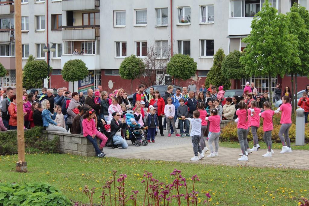 Fotogaléria Stavanie mája a vystúpenie FS Chemlon (28. 4. 2017) (19) Stavanie mája a vystúpenie FS Chemlon (28. 4. 2017)